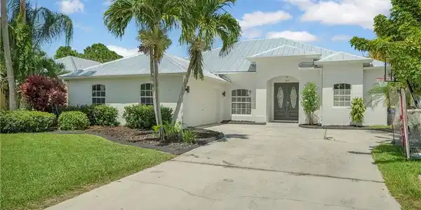 387 NW Emilia Way