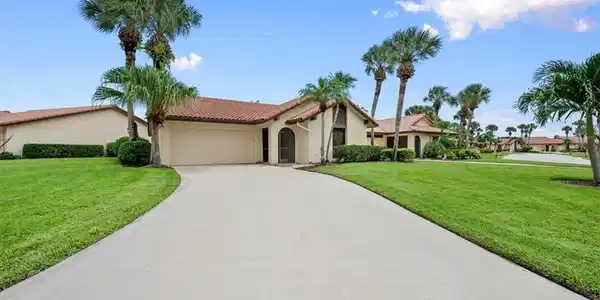 2589 SW Bobalink Court