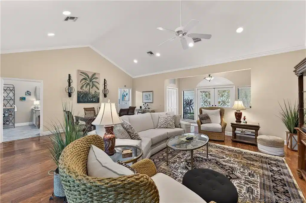 Image 1: Living Room