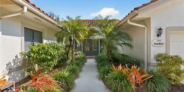 Image 4: Front Entry