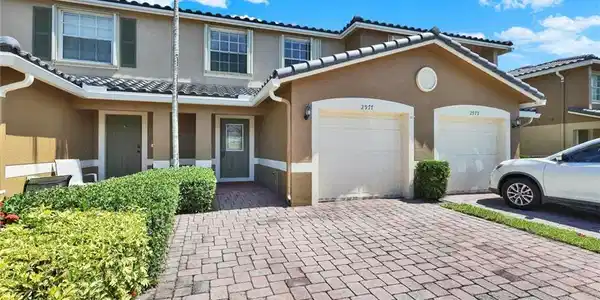 2977 SE Lexington Lakes Drive
