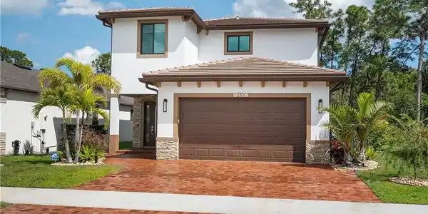 253 SE Via Visconti