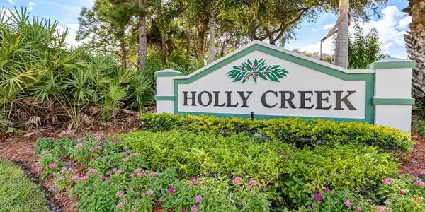 652 NE Wax Myrtle Way