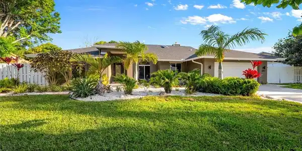 3082 NE Ivy Lane