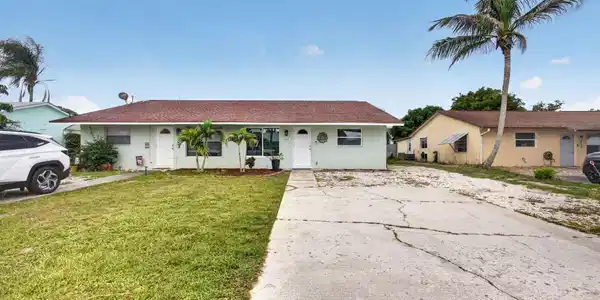 8717 SE SANDY Lane