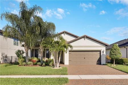 715 SE Boboli Way