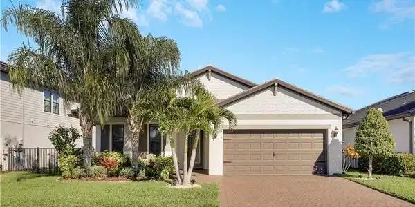 715 SE Boboli Way