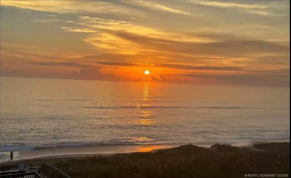Image 1: Spectacular. Imagine this every morning. Who wants
