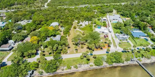9917 & 9919 S Indian River Drive