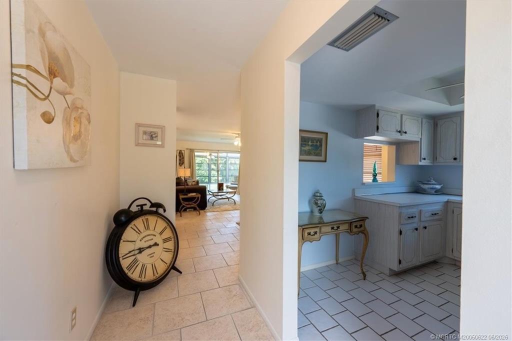 Image 4: Entryway