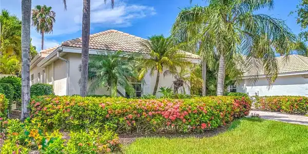 819 Island Club Square