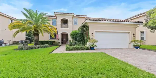 5437 SW Honeysuckle Court