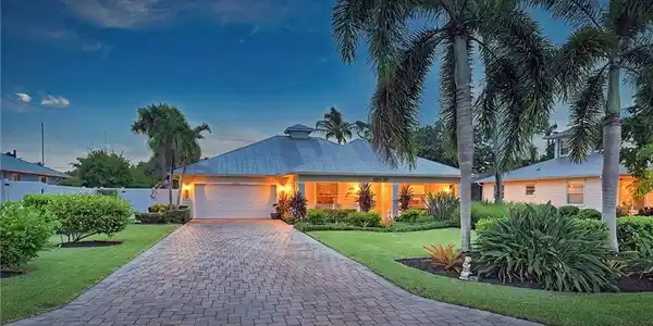 4586 SE Manatee Terrace