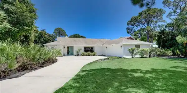 2923 NE Rosetree Drive