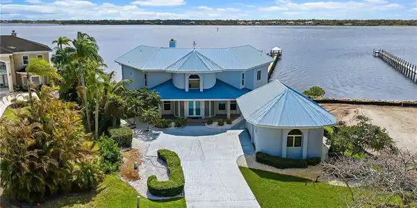 2318 NW Bay Colony Court