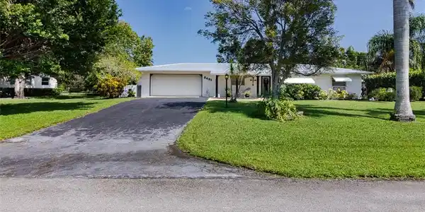 2481 NW Everglades Boulevard