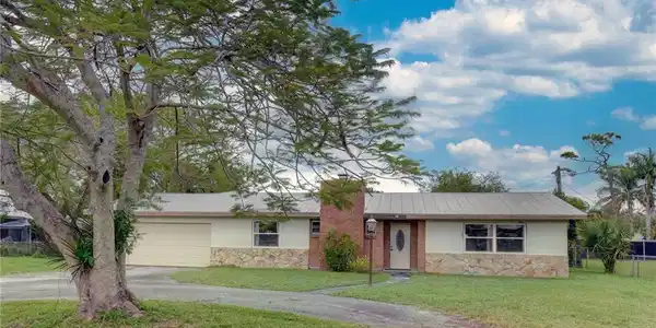 927 SW 28th Street