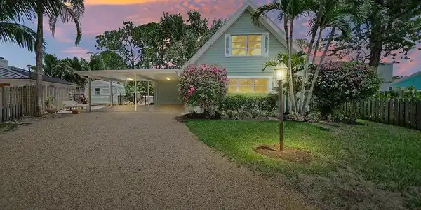 1407 SW Peninsula Lane