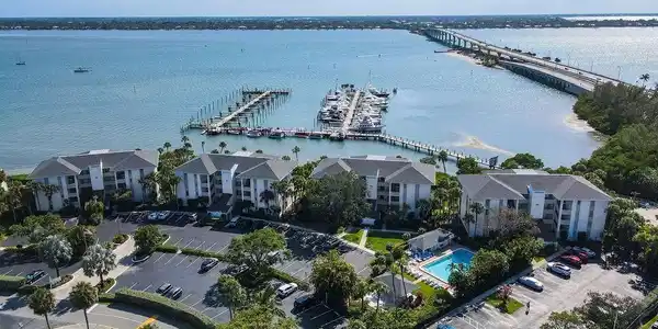 370 NE Edgewater Drive
