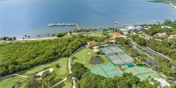 Image 4: Island Dunes CC