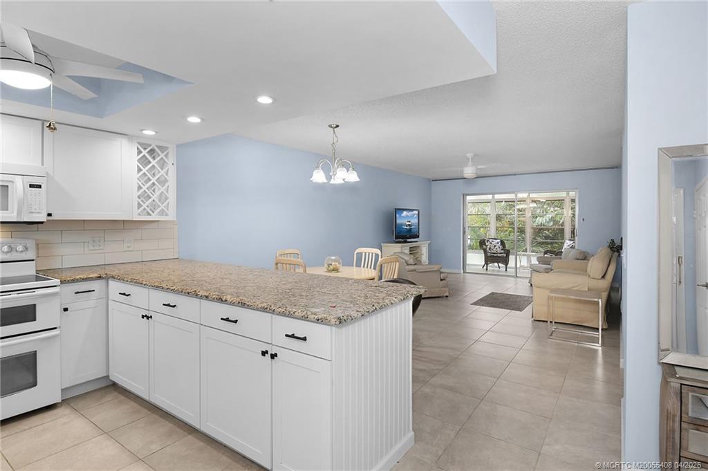 Image 2: Beautifully remodeled kitchen
