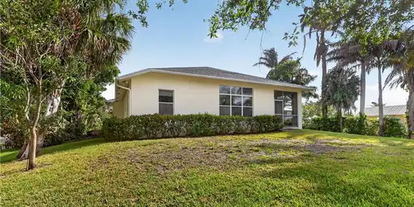Image 4: Elevated, treed lot on 1/3 acre