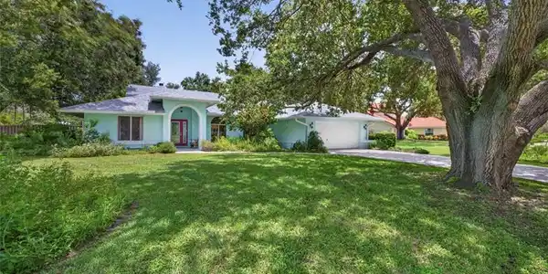 204 NE Elm Terrace