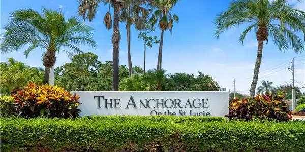 2500 SE Anchorage Cove