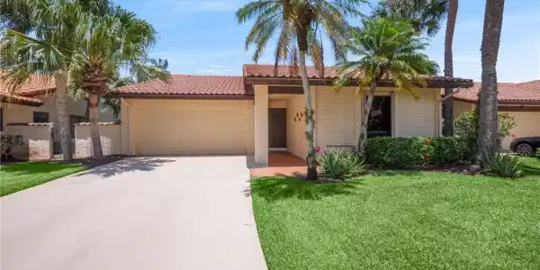2430 SW Bobalink Court