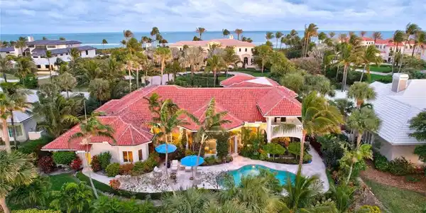 Image 3: Stunning Sailfish Point golf course estate home lo