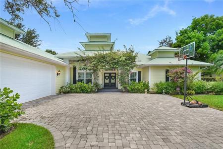5222 SW Orchid Bay Drive