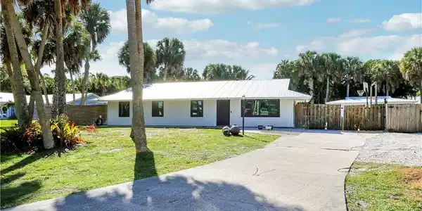 3898 SW Sailfish Drive