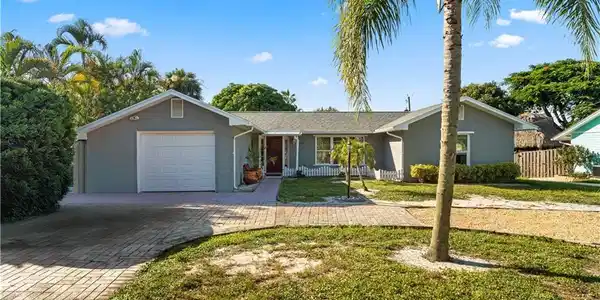 4805 SE Manatee Terrace