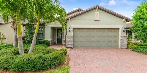 221 SE Longview Drive
