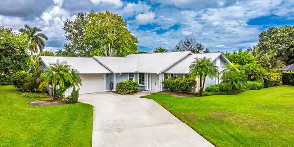 2553 NW Wide River Cove