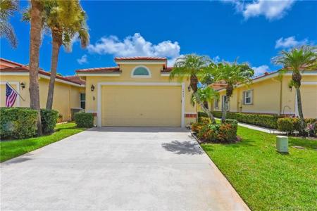 1425 SW Greens Pointe Way
