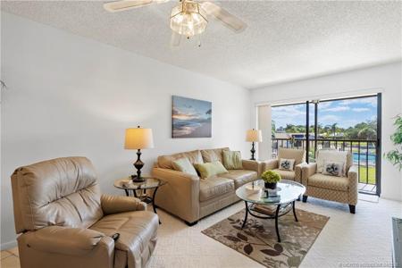 2013 NE Collins Circle