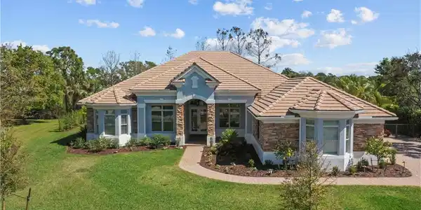 187 SW Lake Rush Court