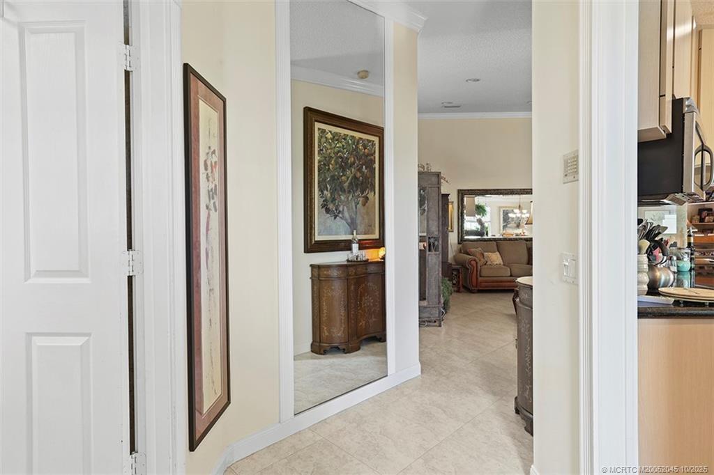 Image 4: Enter the wide foyer