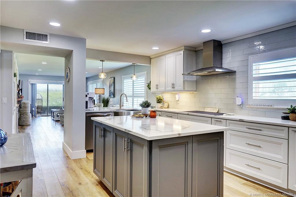 Image 4: Kitchen Island toward living room
