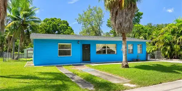 1096 SW All American Boulevard