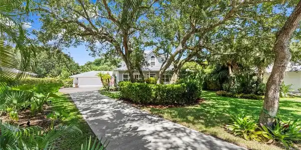 3641 SE Silver Court