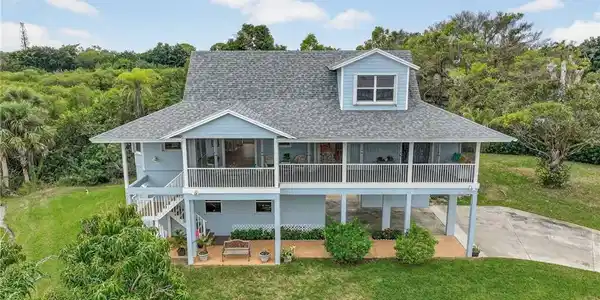 Image 4: No HOA, no deed restrictions