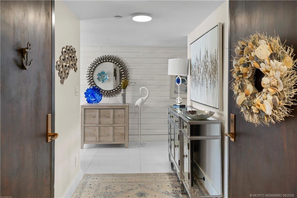 Image 3: Foyer