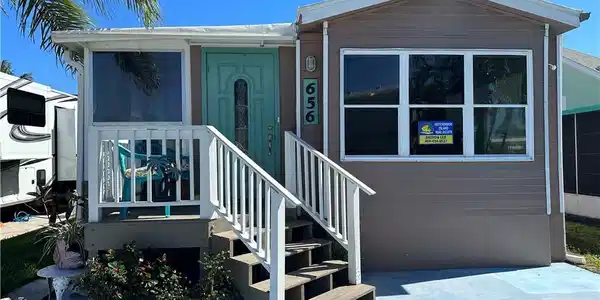 656 Nettles Boulevard