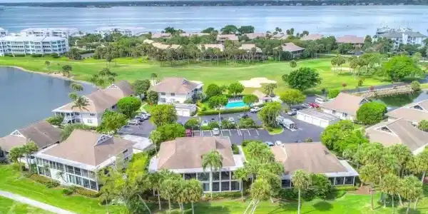 319 NE Golfview Circle