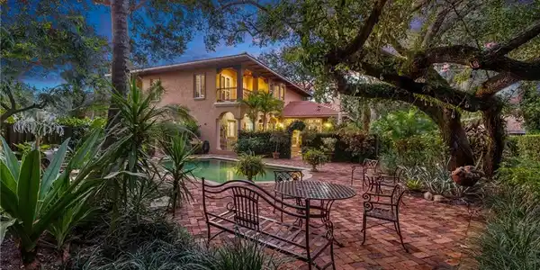 2 Sabal Court