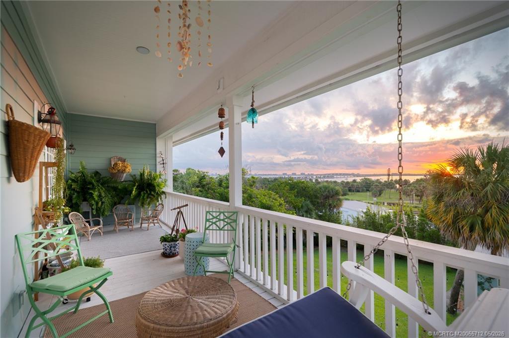 Image 3: Upstairs Rear Balcony