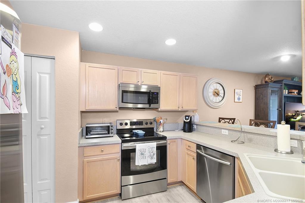 Image 3: Kitchen
