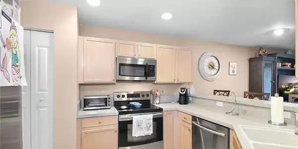 Image 3: Kitchen